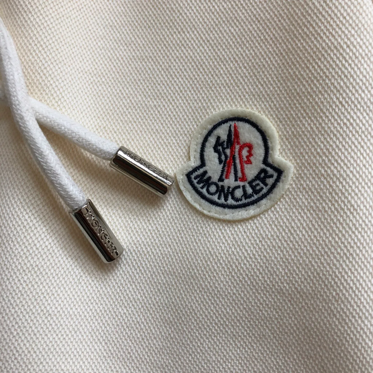 Moncler/ 2026ss New Arrival LOGO ⚠ ⚠ ⚠ Quality Same Style （ Same Style- ）400 Quality Classic ， Versatile Quality ：Black Size ：S ～2XL S： 74 114 51 M： 78 118 52 L： 82 122 53 XL： 86 126 54 XXL： 90 130 55